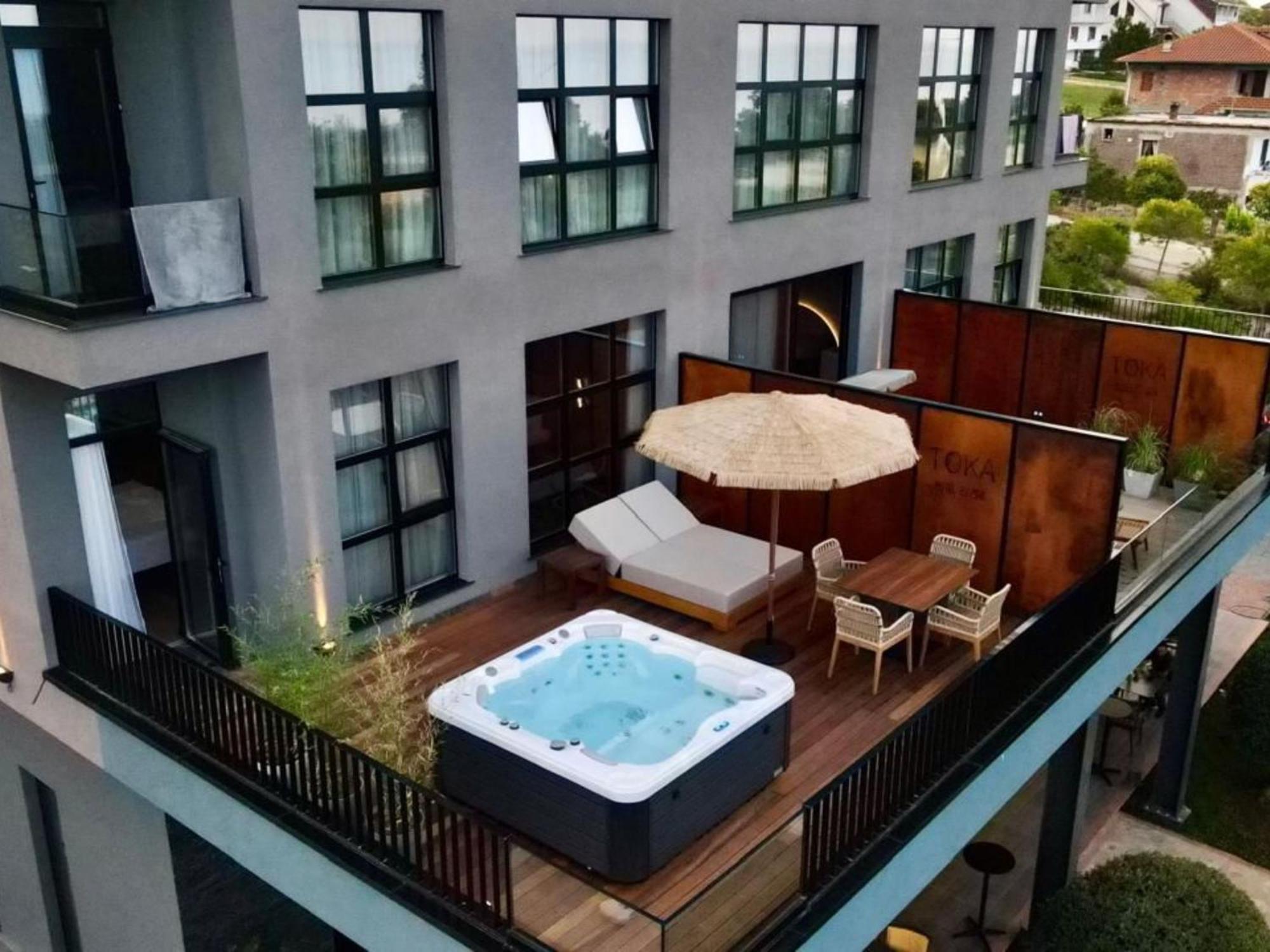 Toka Hotel Restaurant Udenisht Ngoại thất bức ảnh