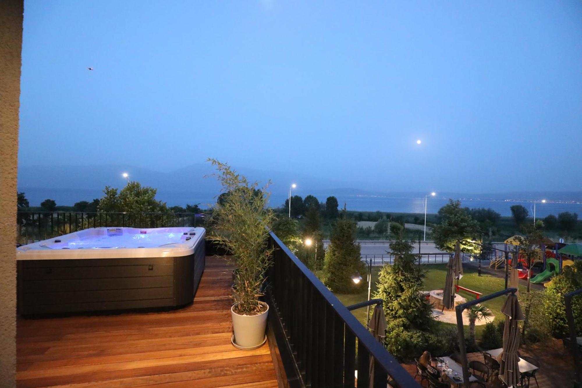 Toka Hotel Restaurant Udenisht Ngoại thất bức ảnh