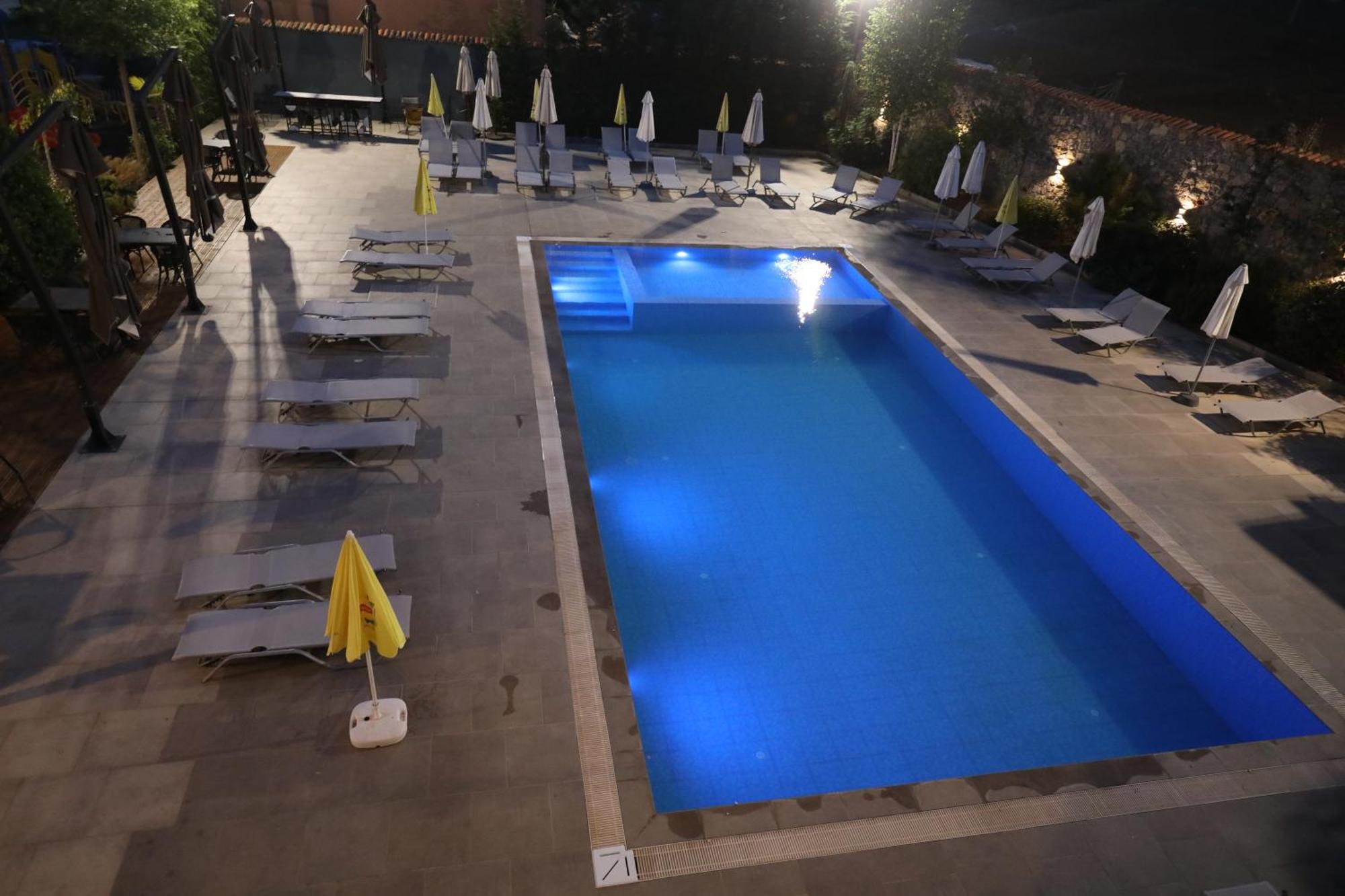 Toka Hotel Restaurant Udenisht Ngoại thất bức ảnh