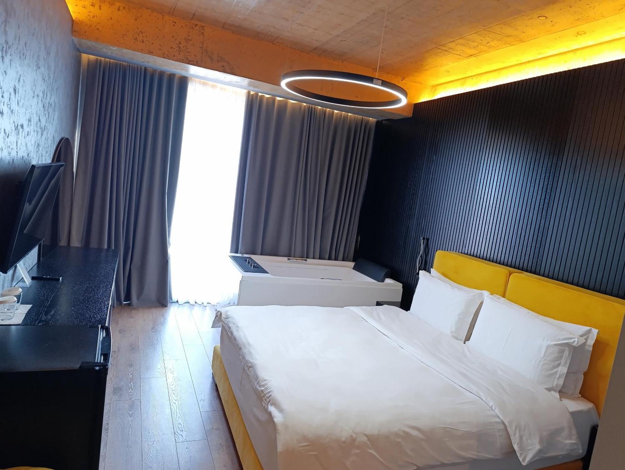 Toka Hotel Restaurant Udenisht Ngoại thất bức ảnh
