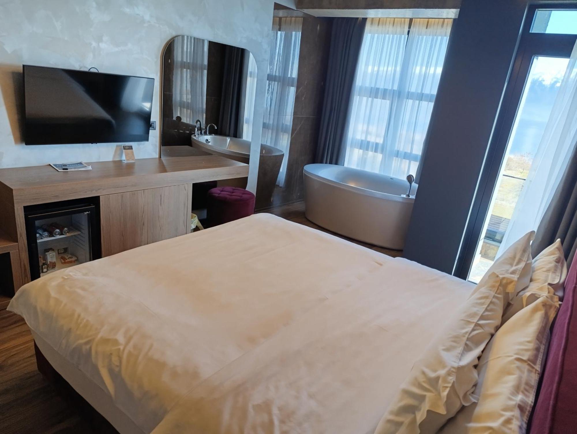 Toka Hotel Restaurant Udenisht Ngoại thất bức ảnh