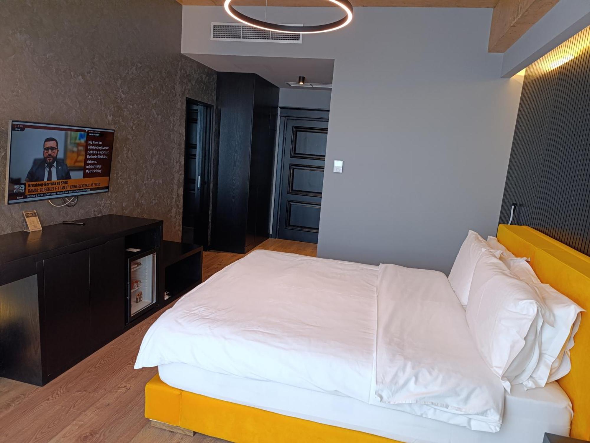 Toka Hotel Restaurant Udenisht Ngoại thất bức ảnh
