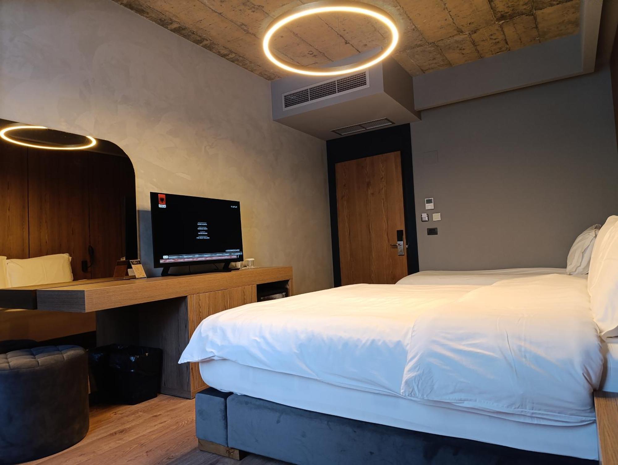 Toka Hotel Restaurant Udenisht Ngoại thất bức ảnh